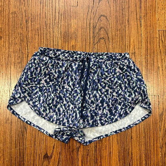 Old Navy Patterned Active Dolphin Shorts - Picture 4 of 4